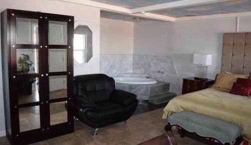 Luxury Single Room with Jacuzzi