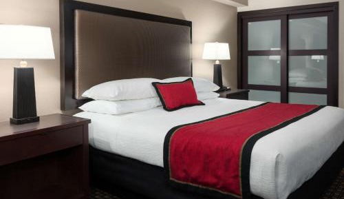 Three-Bedroom Suite with One King and Two Queen Beds - Non-Smoking