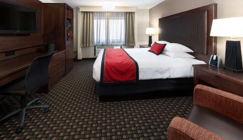 King Room with Roll-in Shower - Disability Access/Non-Smoking