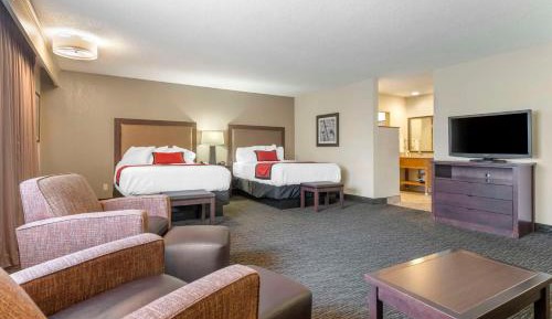 Queen Room with Two Queen Beds and Sofa Bed - Patio/Non-Smoking