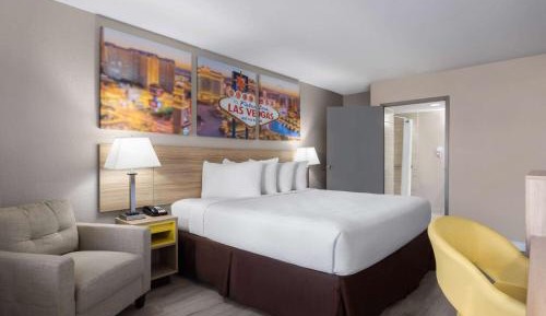 King Room with Roll-in Shower - Mobility Access/Non-Smoking