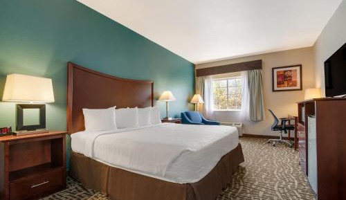 King Room with Bath Tub - Mobility Accessible/Non-Smoking