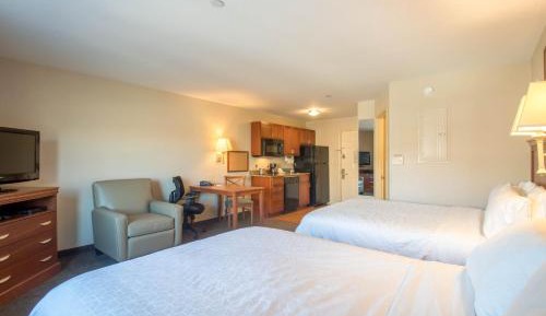 Deluxe Queen Room with Two Queen Beds