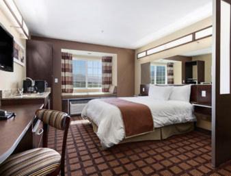 Queen Studio Suite - Mobility Access/Non-Smoking