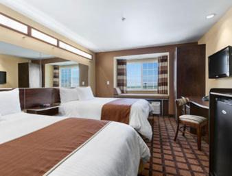 Queen Room with Two Queen Beds - Non-Smoking