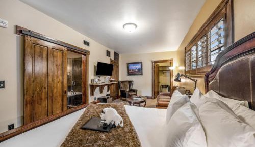 Deluxe King Suite