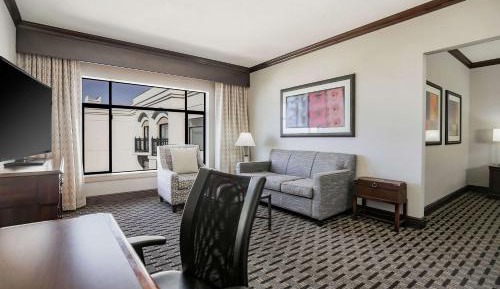 Junior King Suite with Seating Area