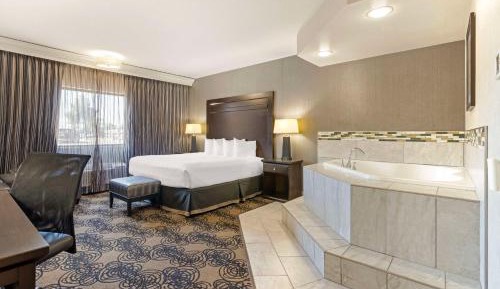King Room with Spa Bath - Non-Smoking