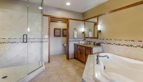 1 BEDROOM 1 QUEEN SUNSET SUITE