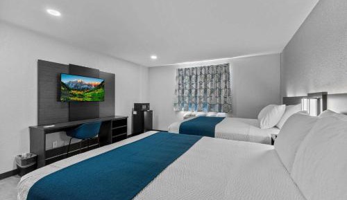 Queen Room with Two Queen Beds - Non-Smoking