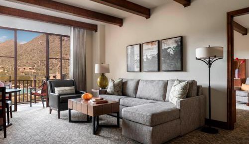 One-Bedroom Executive King Suite with Sofa Bed and Balcony