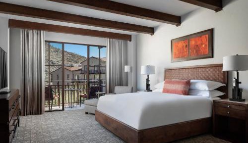 King Room with Ridge View and Balcony - Mobility Accessible with Tub