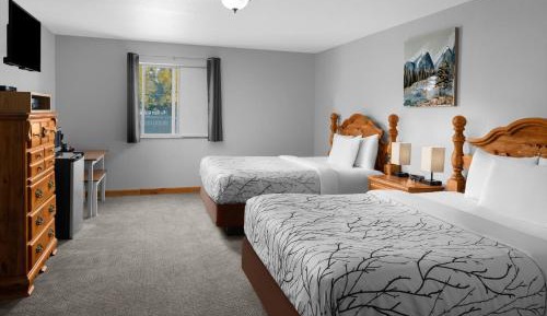 Beach Hotel-Studio (Sleeps 4)