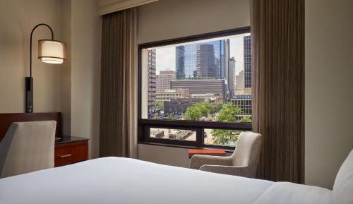Queen Guest Room with City View