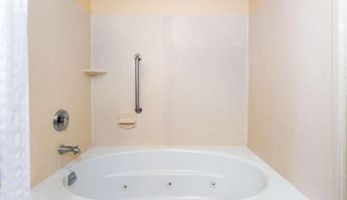 One-Bedroom King Suite - Non-Smoking