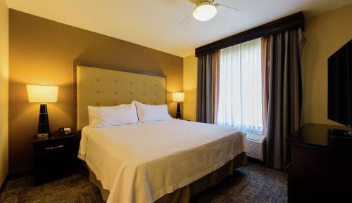 One-Bedroom King Suite - Non-Smoking