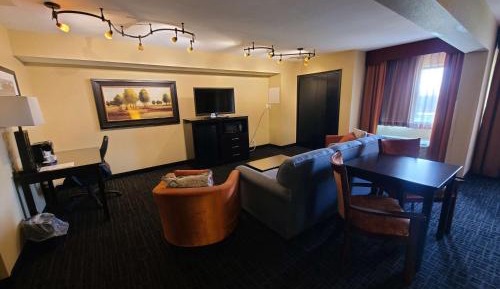 Queen Suite with Two Queen Beds - Smoking