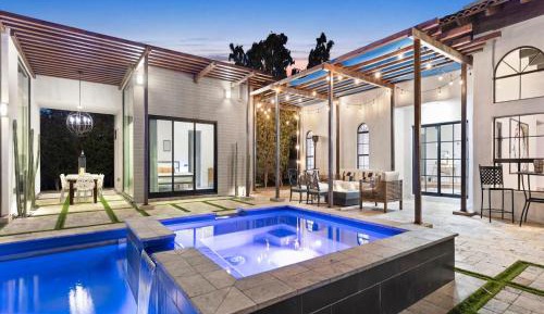 Five-Bedroom Holiday Home