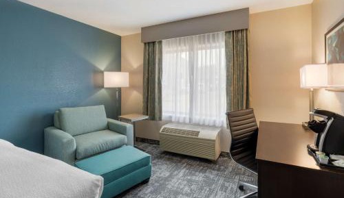 King Room with Bath Tub - Mobility Accessible/Non-Smoking
