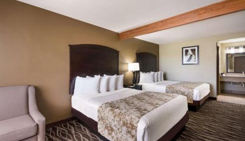 Queen Room with Two Queen Beds - Pet Friendly