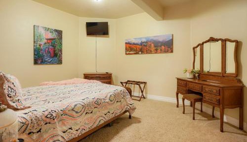 Deluxe Queen Room