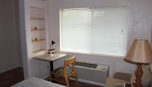 Studio with Pool View - Non-Smoking