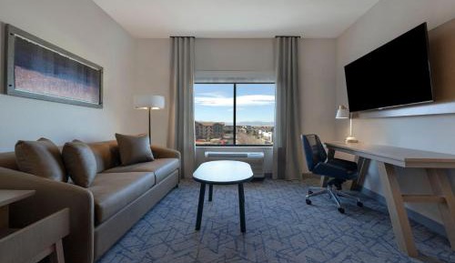 Queen Suite with Two Queen Beds, Bathtub and Sofa Bed - Mobility Access