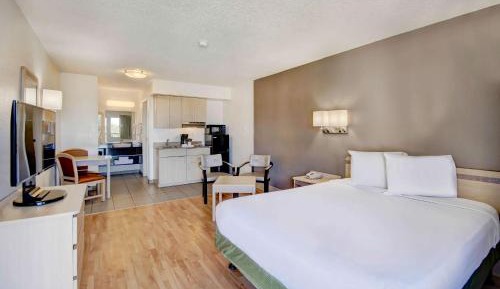 1 KING BED | SOFA | MICROFRIDGE | NON-SMOKING | Near Tucson International Airport