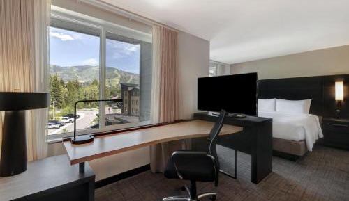 Studio King Room with Sofa Bed Mountain Creek View