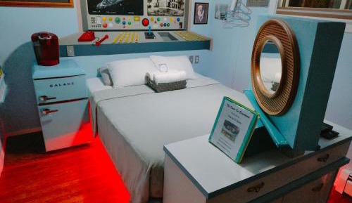 Queen Room with Shared Bathroom