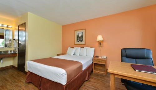 Queen Room - Mobility Access/Non-Smoking