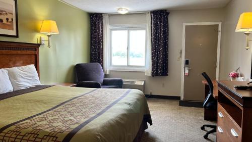 Deluxe Queen Room