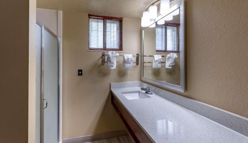 King Suite with Kitchen - Disability Access/Non-Smoking