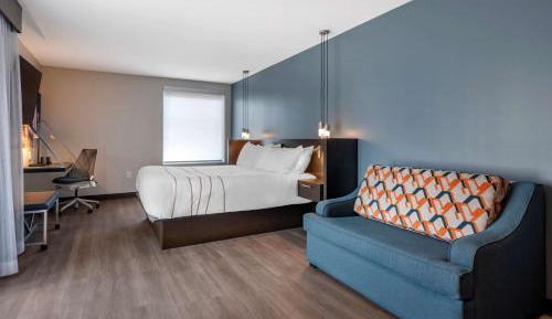 King Suite - Mountain View