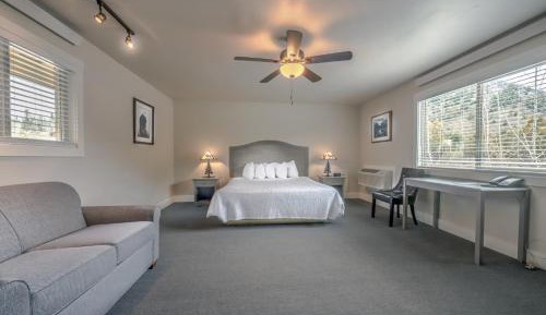 SUPERIOR KING ROOM