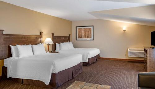 King Room with Two King and One Sofa Bed - Non-Smoking