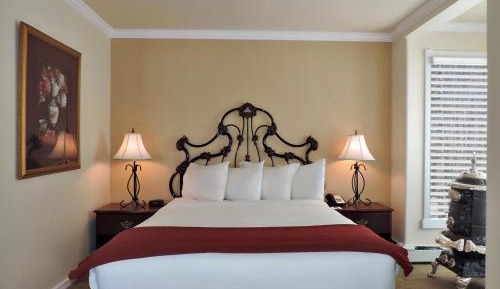 Queen Room with Balcony