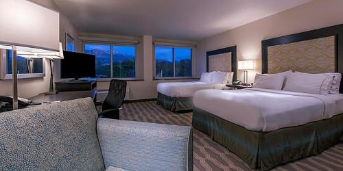 Standard King Room with One Queen Bed - Communication/Mobility Accessible