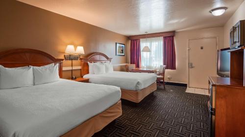 Queen Room with Two Queen Beds - Top Floor