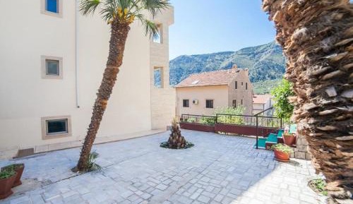 Luxury One Bedroom Apartment 
