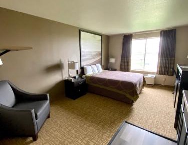 Queen Room with Kitchenette - Non-Smoking