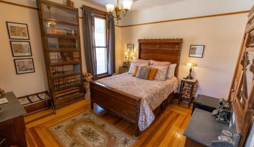 Queen Room