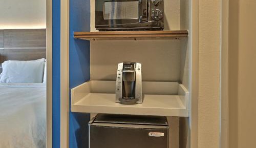 Suite - Mobility Access Roll in Shower/Non-Smoking