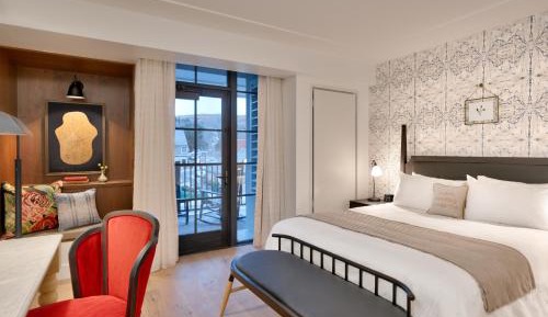 King Room with Balcony - Mobility/Hearing Accessible with Roll-In Shower