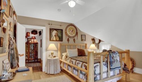 Queen Room
