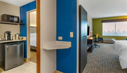 King Suite with Sofa Bed - Non-Smoking