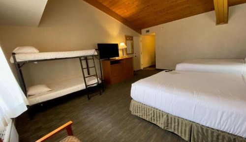 Family Room with Two Queen Beds and One Bunk Bed - Non-Smoking