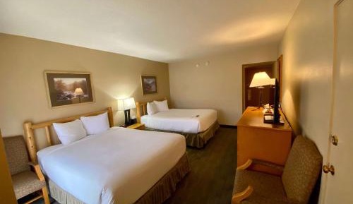 Queen Room with Two Queen Beds - Pet Friendly