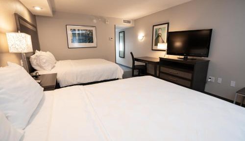 Standard Queen Room with Two Queen Beds and Pool Wing