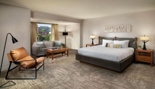 Deluxe King Room